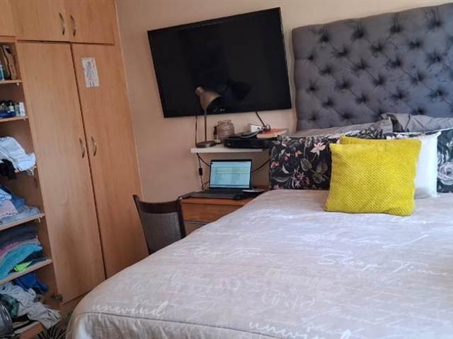 Flat for sale in Seaview, Kwazulu-natal