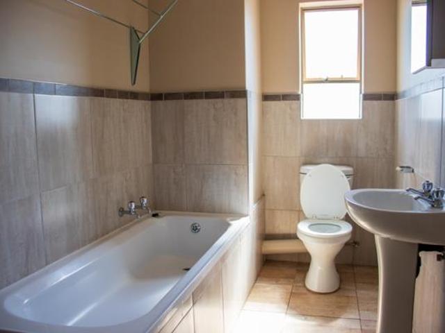 Flat for rent in Waterkloof, Gauteng