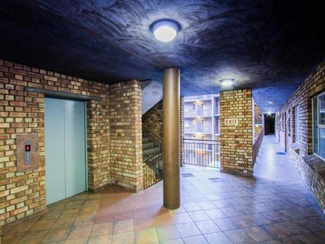Flat for rent in Waterkloof, Gauteng