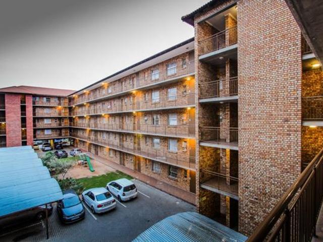 Flat for rent in Waterkloof, Gauteng