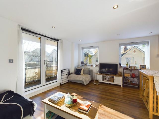 Apartment for rent in Heol-las, Surrey