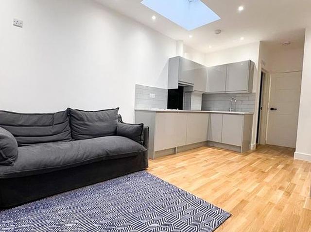 Apartment for rent in London Borough of Croydon, Thornton Heath