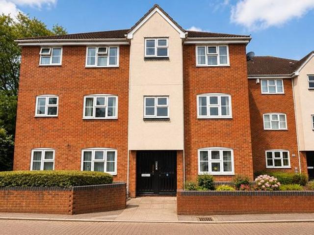Apartment for rent in Scrattons Farm, Greater London