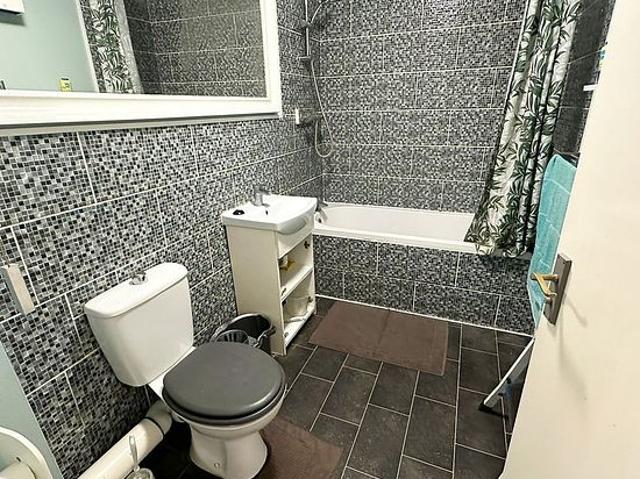 Apartment for rent in Scrattons Farm, Greater London