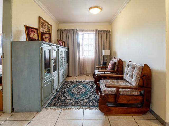 Flat for sale in Waterkloof, Gauteng