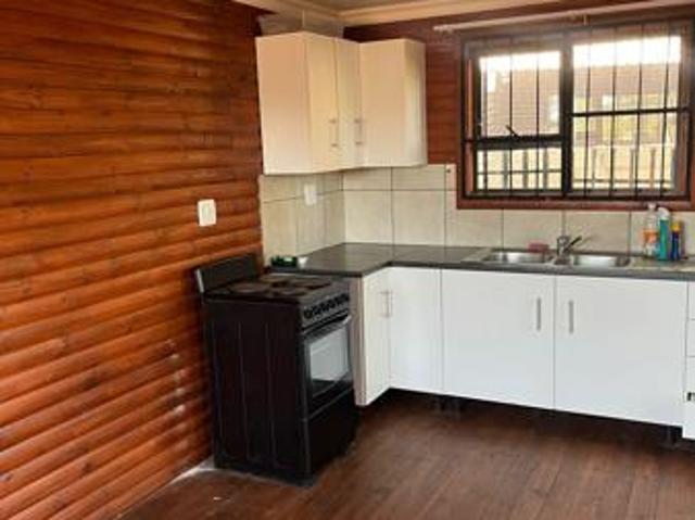 Flat for rent in Waterkloof, Gauteng