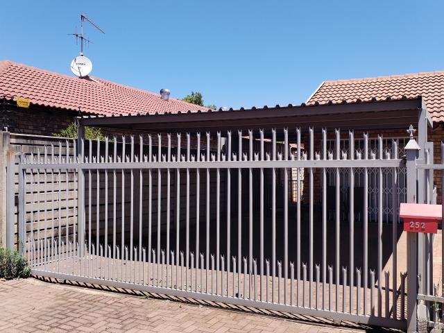 Flat for rent in Pretoria, City of Tshwane Metropolitan Municipality