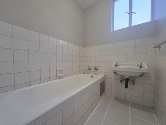 Flat for rent in Waterkloof, Gauteng