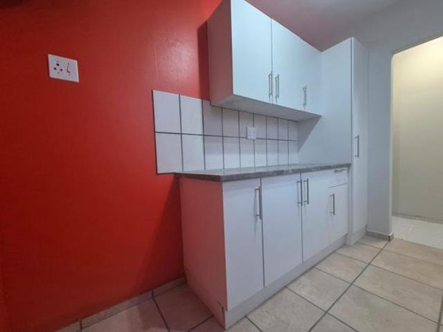 Flat for rent in Waterkloof, Gauteng