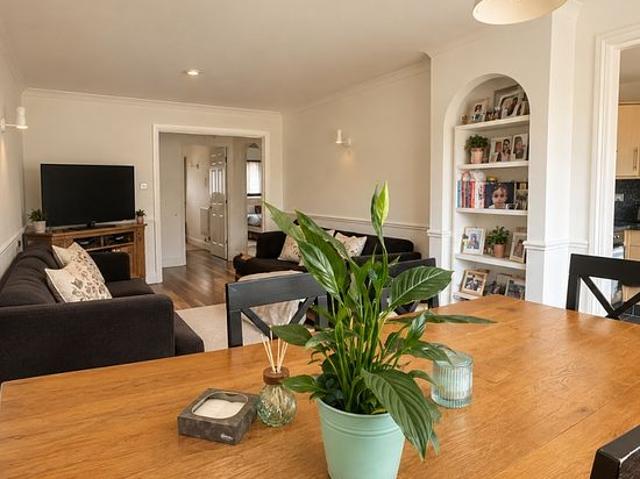 Apartment for rent in Bush Hill Park, Greater London
