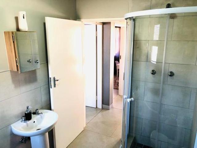 Flat for rent in Waterkloof, Gauteng