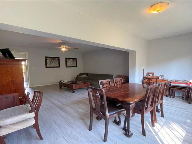 Flat for sale in Seaview, Kwazulu-natal