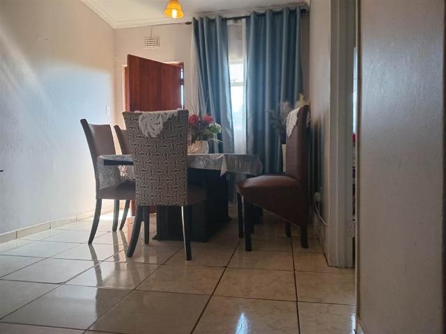 Flat for sale in UMhlathuze Municipality, Kwazulu-natal