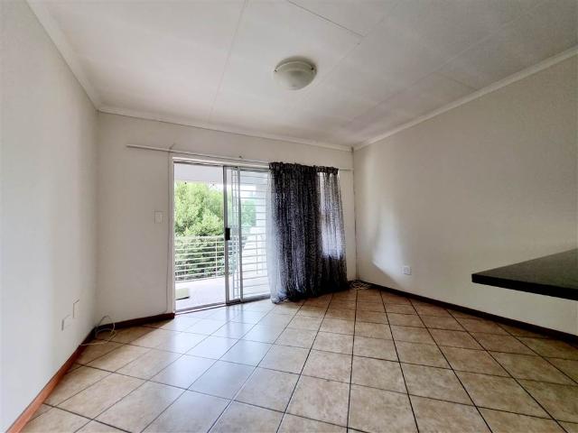 Flat for sale in Johannesburg, North & Sandton