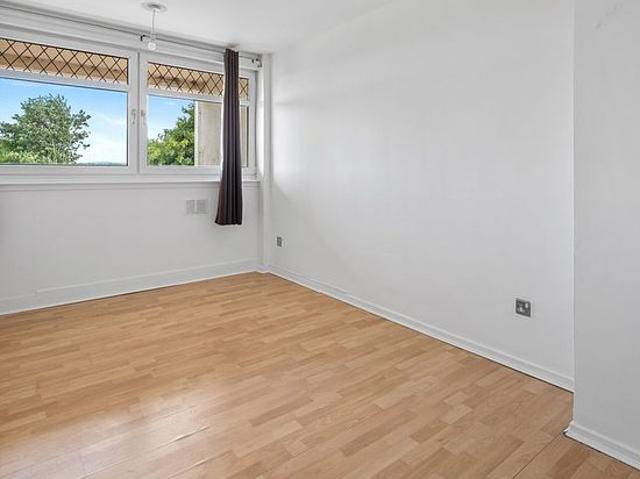 Apartment for rent in Hillpark, Scotland