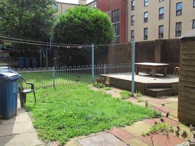 Apartment for rent in Thornwood, Glasgow
