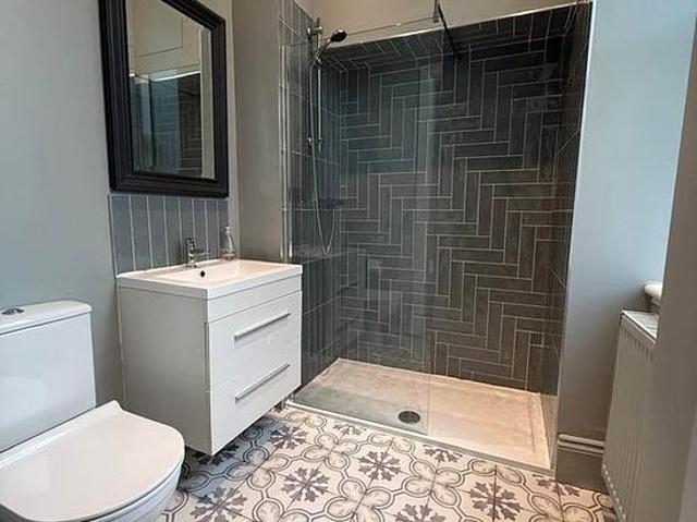 Apartment for rent in Shawmoss, Shawlands