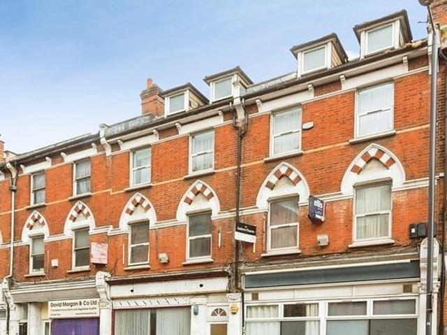 Apartment for rent in Kenton, Greater London