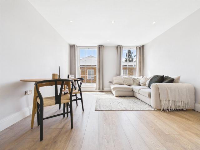 Apartment for rent in Hampton Hill, Greater London