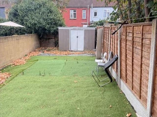 Apartment for rent in Loxford, Greater London