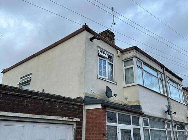 Apartment for rent in Loxford, Seven Kings
