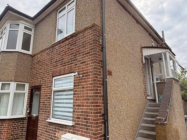 Apartment for rent in Hainault, Greater London
