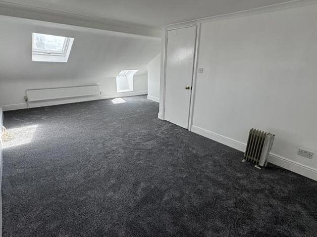 Apartment for rent in Loxford, Seven Kings