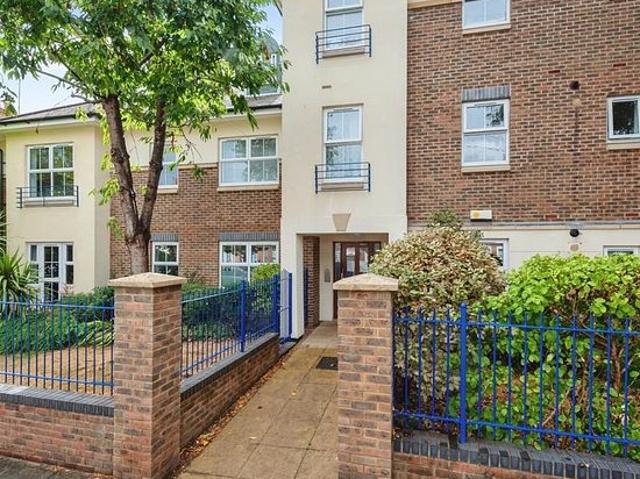 Apartment for rent in Norbiton, Greater London