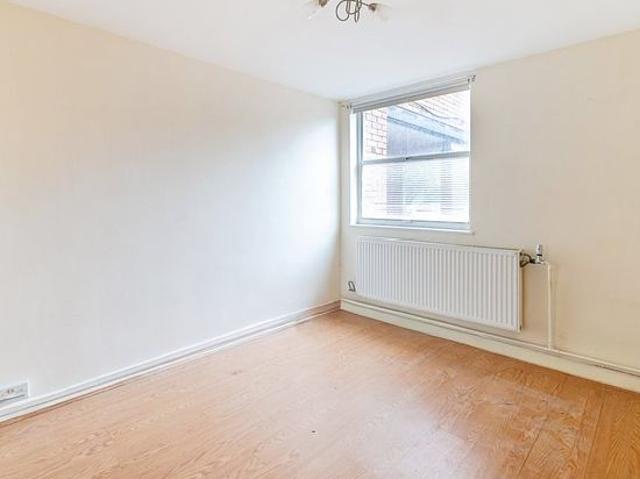 Apartment for rent in Norbiton, Greater London
