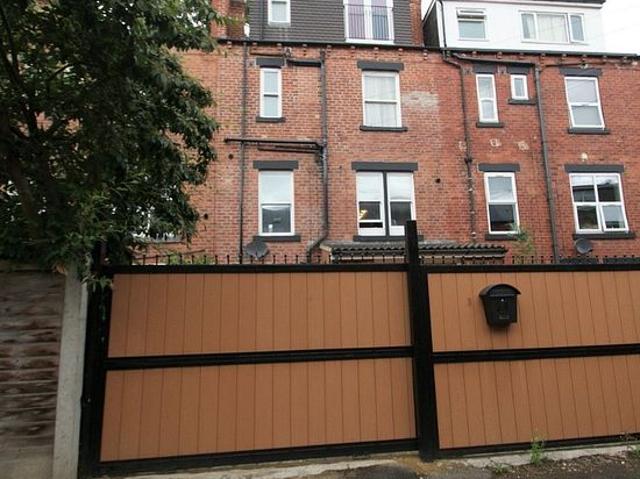 Apartment for rent in Harehills Corner, Leeds