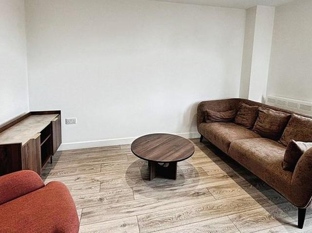 Apartment for rent in Hyde Park, West Yorkshire