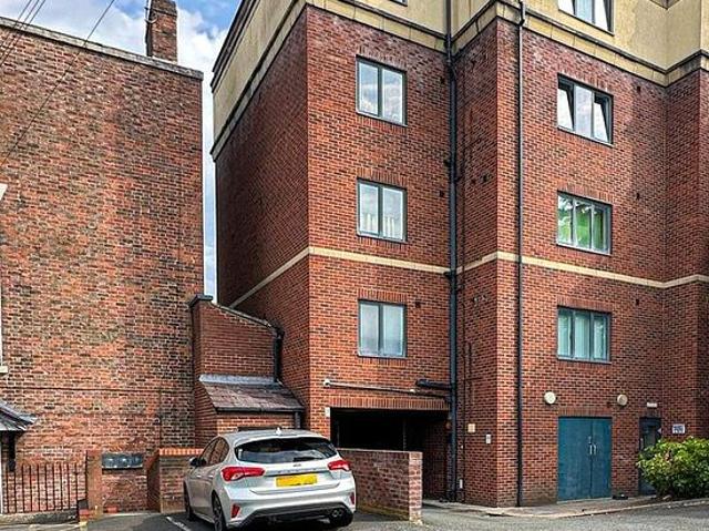Apartment for rent in Calderstones