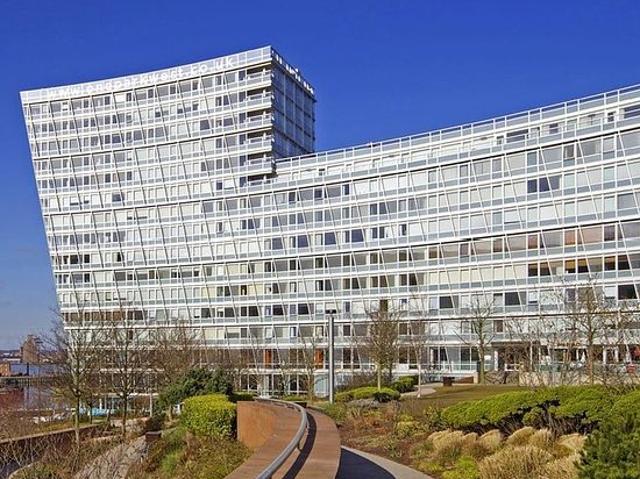 Apartment for rent in Waterfront, Calderstones