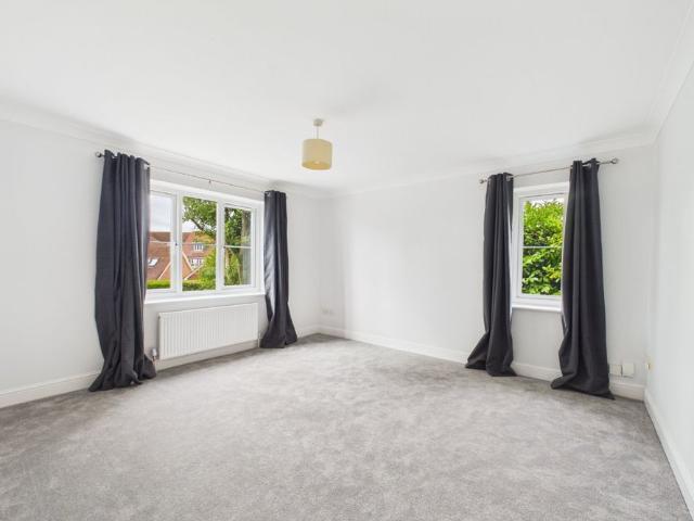 Apartment for rent in Emmbrook, Wokingham