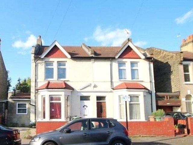 Apartment for rent in Leyton, Greater London