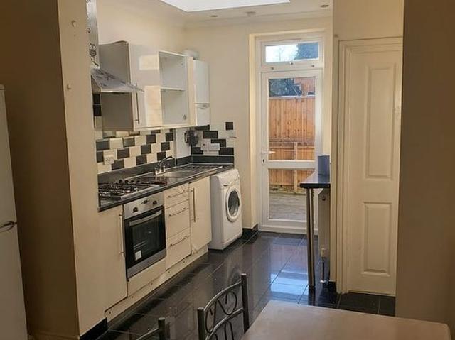 Apartment for rent in Manor Park, Greater London