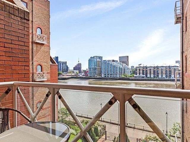 Apartment for rent in Sands End, Greater London