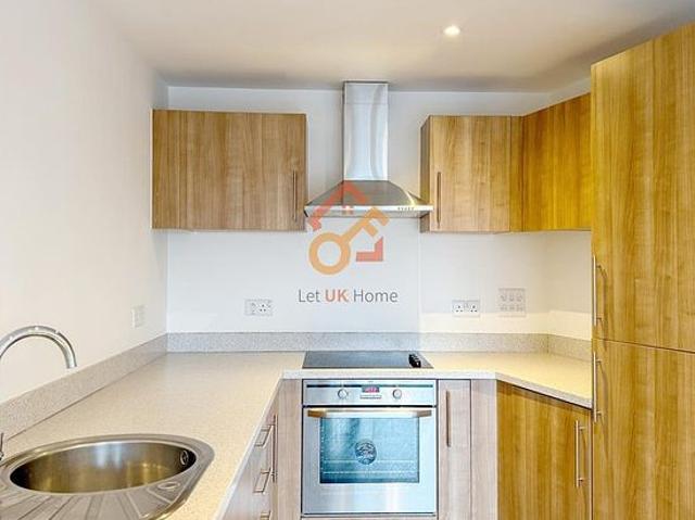 Apartment for rent in London Borough of Merton, Collier's Wood