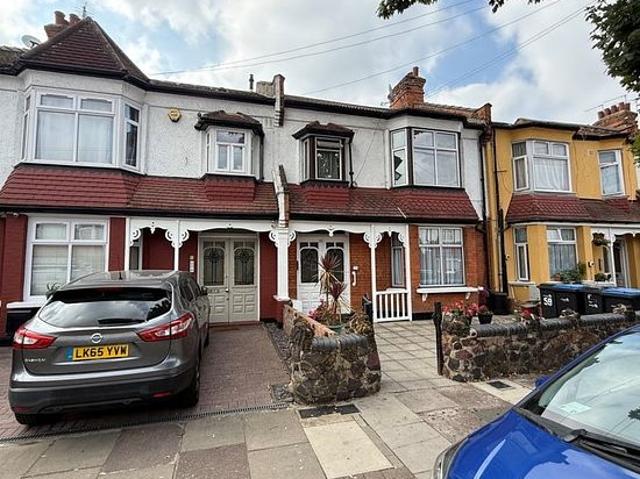 Apartment for rent in Bowes Park, Greater London