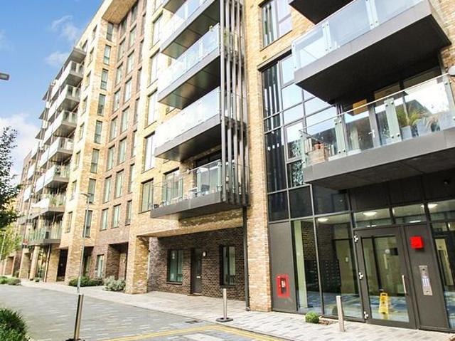 Apartment for rent in Poplar Grove, Greater London
