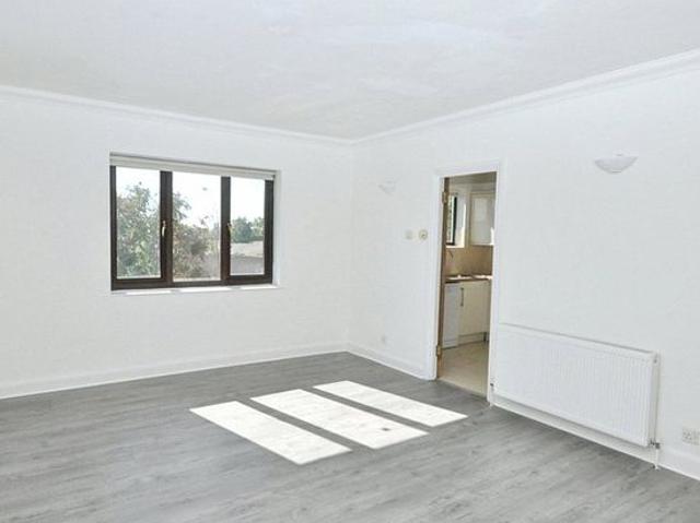 Apartment for rent in Mill Hill, Greater London