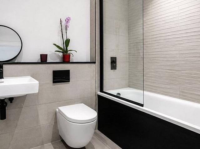 Apartment for rent in Furzedown, Greater London