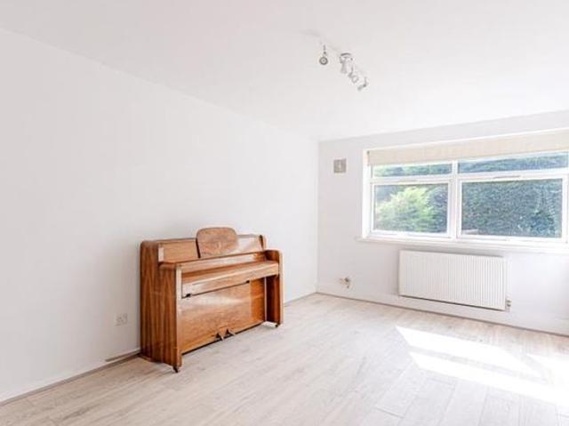 Apartment for rent in Crouch Hall Park, Greater London