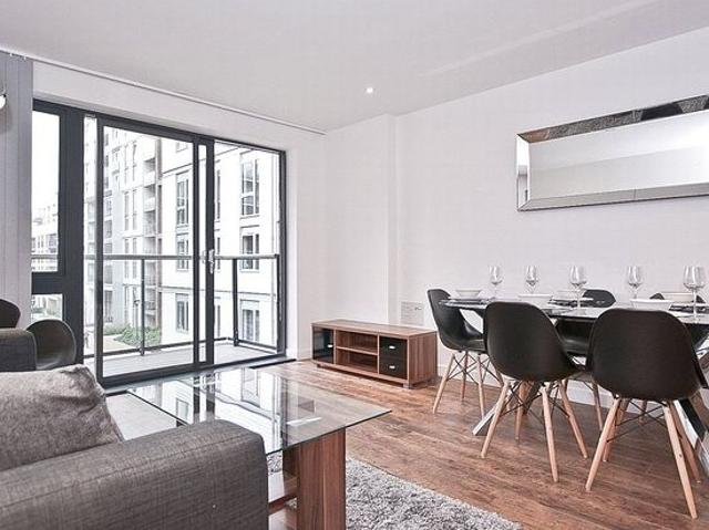 Apartment for rent in Poplar Grove, Greater London