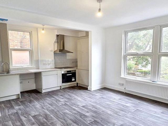 Apartment for rent in Mapesbury, Greater London
