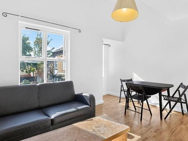 Apartment for rent in Lynton Estate, Greater London
