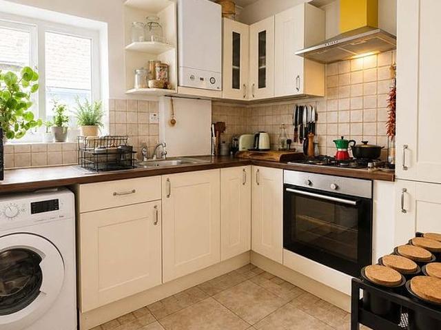 Apartment for rent in Brondesbury, Greater London