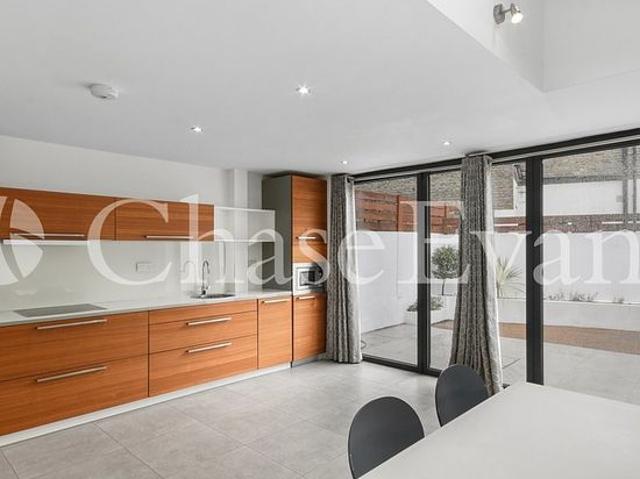 Apartment for rent in Stockwell, Greater London