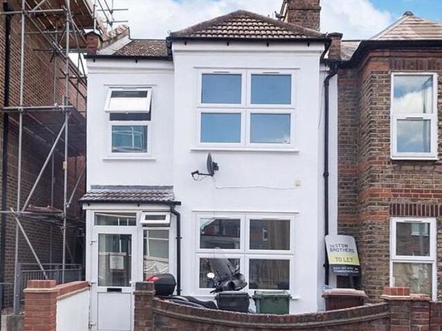 Apartment for rent in Hale End, Greater London