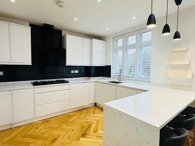 Apartment for rent in London Borough of Ealing, Park Royal